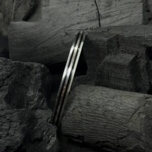 Black Design Kada – Sleek Silver Bangle  (32 Grams)