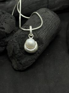 Minimalist Pearl Pendant – Calm, Sacred & Elegant (20 Gram)